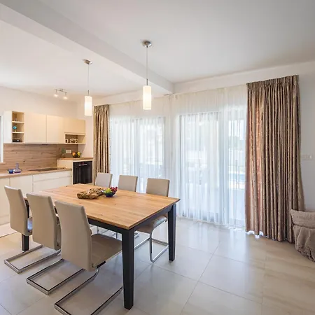 Dija Βίλα Juršići